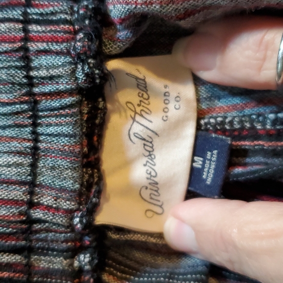 Universal Threads shorts size M - Picture 3 of 4